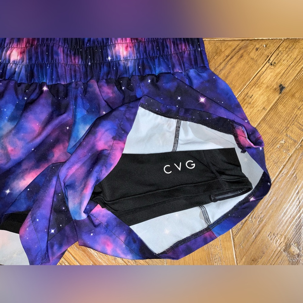 CVG Constantly Varied Gear 3” Day Dream shorts in size large / galaxy print